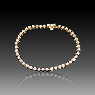 Bracelet ligne en or jaune 18k avec 2.60 Cts de Diamants brillants Extrablancs.