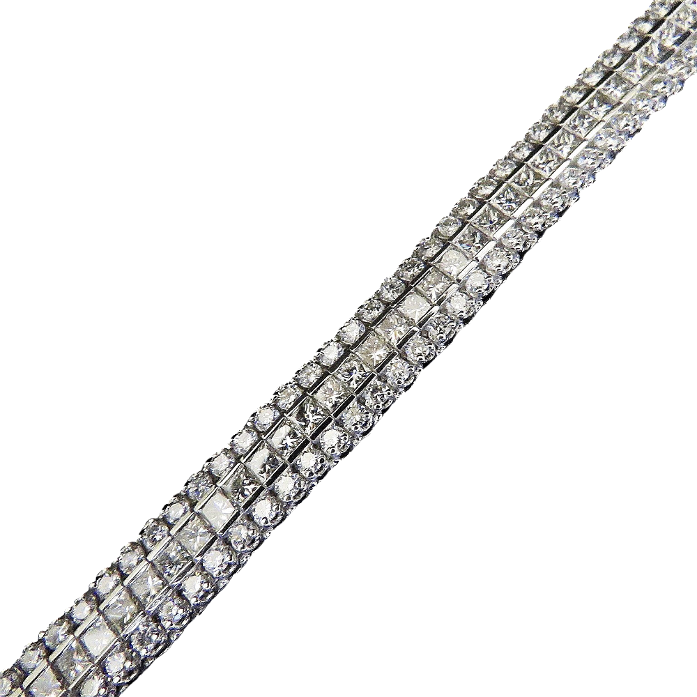 Bracelet souple en or gris 14 carats avec 15,0 Cts de Diamants G-VS.