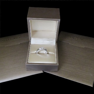 Solitaire Bulgari en Or Gris 18 Cts modèle "B-Zero-" Diamant 0.30 Cts E-VVS2 .Taille 51.  