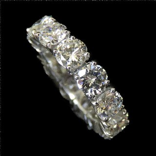 Alliance or gris 18k avec 6.0 Cts de Diamants Brillants G/H-VS. Taille 52. Alliance or gris 18k avec 6.0 Cts de Diamants Brillants G/H-VS. Taille 52.