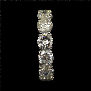 Alliance or gris 18k avec 6.0 Cts de Diamants Brillants G/H-VS. Taille 52.