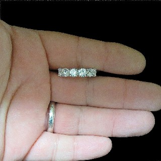 Alliance or gris 18k avec 6.0 Cts de Diamants Brillants G/H-VS. Taille 52.