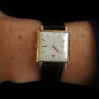 Montre Jaeger LeCoultre Vintage Carrée Or jaune 18k Mécanique Vers 1960