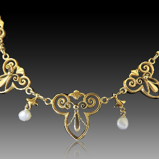 Collier Draperie Napoléon III en or jaune 18k et perles fines . Collier Draperie Napoléon III en or jaune 18k et perles fines .