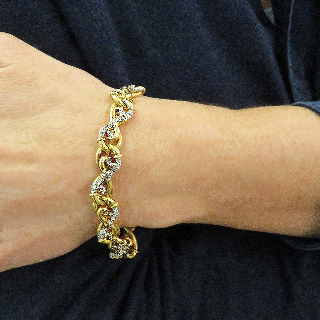 Bracelet en or jaune 18 carats Napoléon III avec roses de diamant . 