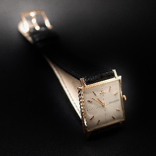 Montre Jaeger LeCoultre Vintage Carrée Or jaune 18k Mécanique Vers 1960