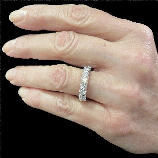 Alliance or gris 18k avec 3.06 Cts de Diamants Brillants 17 x 0.18 Cts G-VS. Taille 55