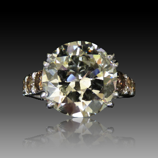 Solitaire en or gris 18k et platine avec Diamant 1/2 taille de 5,80 Cts M-P1 + 0.50 Cts.