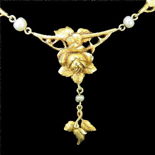 Collier Draperie Napoléon III en or jaune 18k et perles fines .  