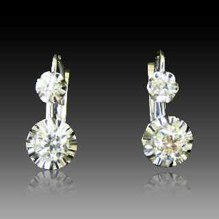  Boucles d'oreilles Dormeuses en or gris 18k et Platine vers 1960 avec Diamants 0,90 Cts