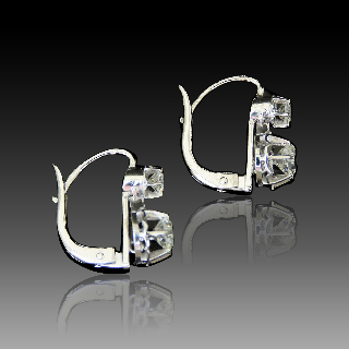  Boucles d'oreilles Dormeuses en or gris 18k et Platine vers 1960 avec Diamants 0,90 Cts