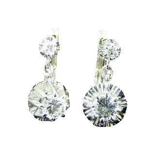 Boucles d'oreilles Dormeuses en or gris 18k et Platine vers 1960 avec Diamants 0,83 Cts Boucles d'oreilles Dormeuses en or gris 18k et Platine vers 1960 avec Diamants 0,83 Cts