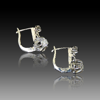  Boucles d'oreilles Dormeuses en or gris 18k et Platine vers 1960 avec Diamants 0,83 Cts