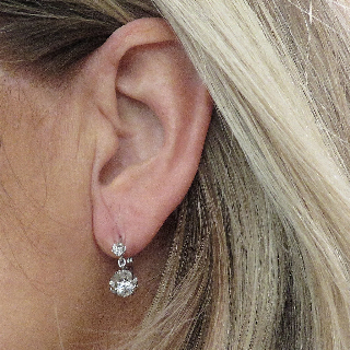  Boucles d'oreilles Dormeuses en or gris 18k et Platine vers 1960 avec Diamants 0,83 Cts