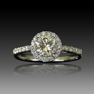 Solitaire en Or gris 18 Cts avec Diamant brillant 0.66 Cts K-VS1 + 0.24 Cts.