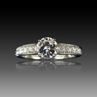 Solitaire en Or gris 18 Cts avec Diamant brillant 0.76 Cts E-VS1 + 0.38 Cts.