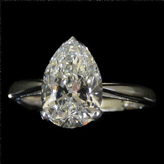 Solitaire en or gris 18k avec Diamant poire de 2,58 Ct. G/VVS2 (HRD) 