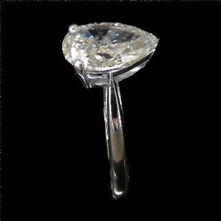 Solitaire en or gris 18k avec Diamant poire de 2,58 Ct. G/VVS2 (HRD) 