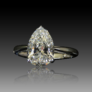 Solitaire en or gris 18k avec Diamant Poire de 2,58 Ct. G/VVS2 (HRD) 