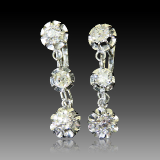 Boucles d'oreilles Dormeuses en or gris 18k et Platine vers 1930 avec  Diamants 1,50 Cts