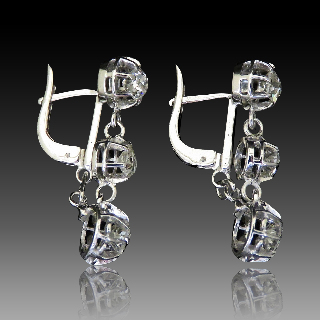  Boucles d'oreilles Dormeuses en or gris 18k et Platine vers 1930 avec Diamants 1,60 Cts