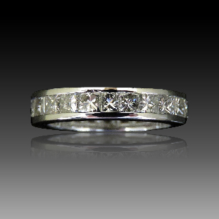 Alliance  FRED "Rail Princesse" avec 2,93 Cts Diamants. Or gris 18k .Taille 54-55.