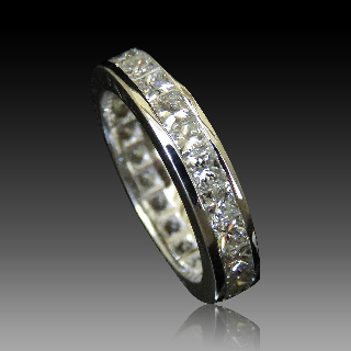 Alliance  FRED "Rail Princesse" avec 2,93 Cts Diamants. Or gris 18k .Taille 54-55.