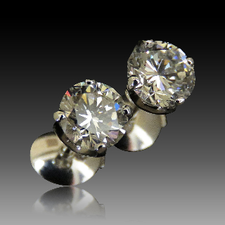 Puces d'oreilles Or gris 18k avec Diamants brillants 1.05 Cts et 1.04 Cts. F-VVS1-G-VVS2