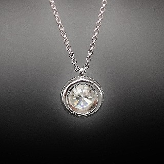 Collier Pendentif avec Diamant de 0.46 Cts F-VS1 +  0.08 Cts Or 18 Cts. 