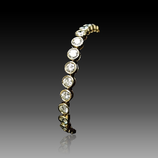 Bracelet ligne en or jaune 18 Cts avec 27 diamants H/VS  Total : 6.8 Cts