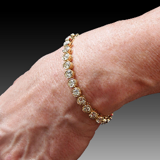 Bracelet ligne en or jaune 18 Cts avec 27 diamants H/VS  Total : 6.8 Cts