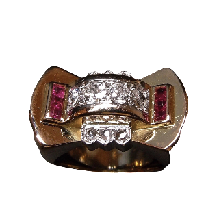 Bague "Tank" 1940 or jaune 18 k et platine avec diamants et rubis verneuil 