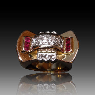 Bague "Tank" 1940 or jaune 18 k et platine avec diamants et rubis verneuil 