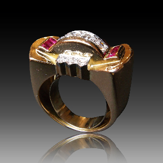 Bague "Tank" 1940 or jaune 18 k et platine avec diamants et rubis verneuil 