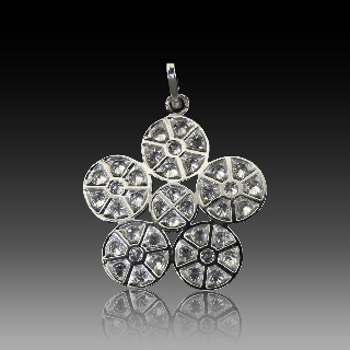 Pendentif en or gris 18k avec 1.0 cts diamants brillants