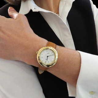 Montre Chaumet Aguila or jaune 18k Quartz vers 1990.