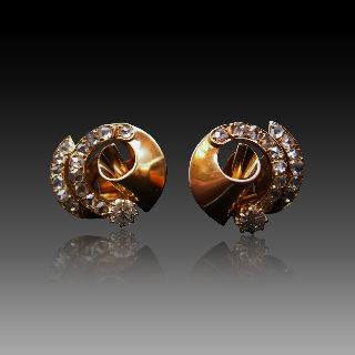 Boucles d'oreilles en or rose 18k avec Diamants Vers 1940.