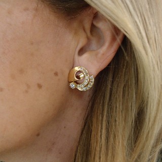 Boucles d'oreilles en or rose 18k avec Diamants Vers 1940.