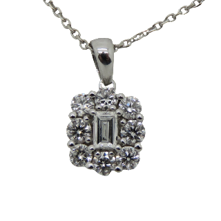 Collier pendentif en or gris 18k avec 0.60 Cts de diamants G-VS.  