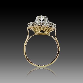 Bague entourage Or 18K et platine avec Diamants. Vers 1970