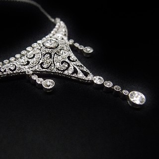 Collier Pendentif en Platine Vers 1920 avec 2,0 Cts de Diamants.