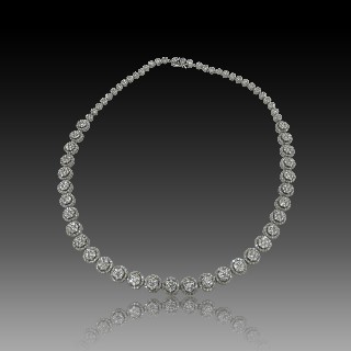 Parure Collier et Boucles Diamants brillants soit 14,02 Cts G-VS en Or gris 18k. 43 cm