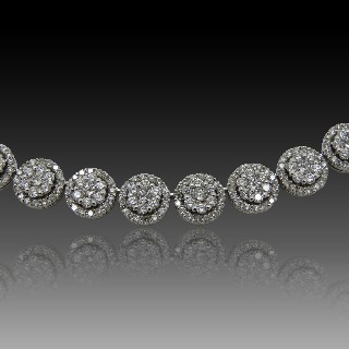 Parure Collier et Boucles Diamants brillants soit 14,02 Cts G-VS en Or gris 18k. 43 cm