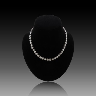 Parure Collier et Boucles Diamants brillants soit 14,02 Cts G-VS en Or gris 18k. 43 cm