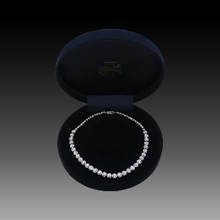 Parure Collier et Boucles Diamants brillants soit 14,02 Cts G-VS en Or gris 18k. 43 cm