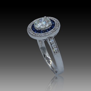 Solitaire en Or gris 18 Cts avec Diamant brillant 1.01 Cts I-VVS2 + saphirs et diamants