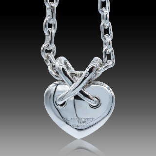 Collier Pendentif  Chaumet Coeur "Lien" or gris 18k diamants vers 2000