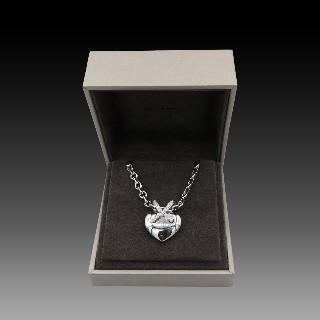 Collier Pendentif  Chaumet Coeur "Lien" or gris 18k diamants vers 2000