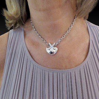 Collier Pendentif  Chaumet Coeur "Lien" or gris 18k diamants vers 2000