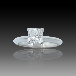 Solitaire en Platine et Diamant Taille Princesse de 1,23 Cts G-VVS1 . 